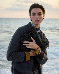 ANTEPRIMA_WIREBAG_FLUIDO_PB25FV83L2_Shoulder_Bag_solid_black_model (2).jpg__PID:3ffa3b79-effe-46e0-91db-17ec23981ec0