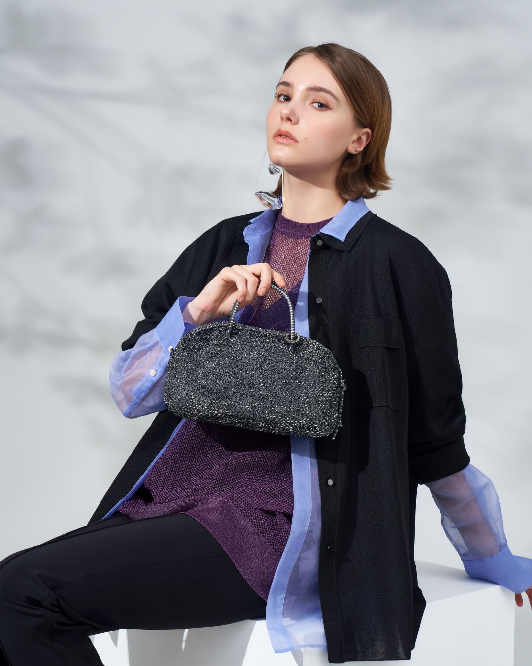 ANTEPRIMA_WIREBAG_CONFETTO_PB25SZ60LE_Crossbody_Bag_Medium_silver-navy-blue_model1